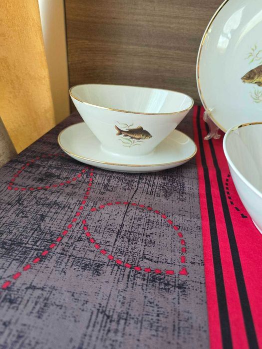 Порцеланов комплект плато, купа и сосиера