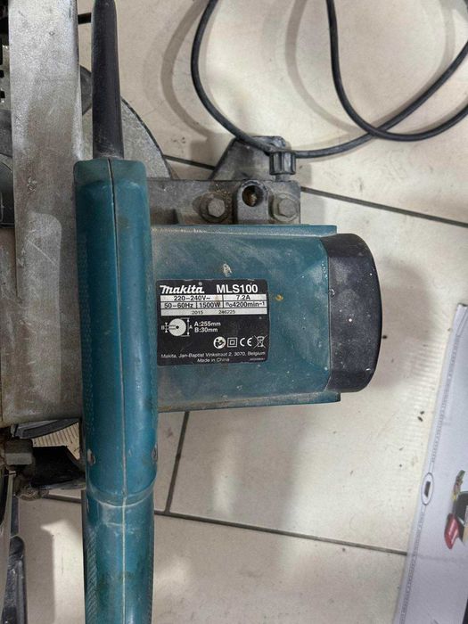 Продавам Настолен Циркуляр Makita MLS100