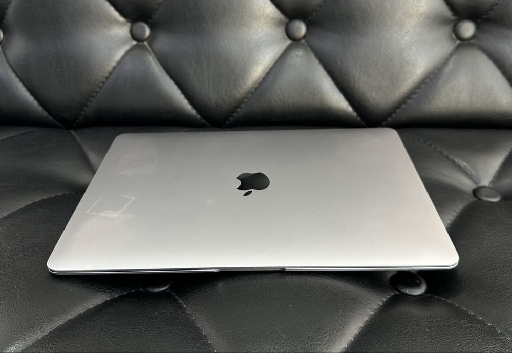 Apple MacBook Air M1 2020 года в идеальном состояние