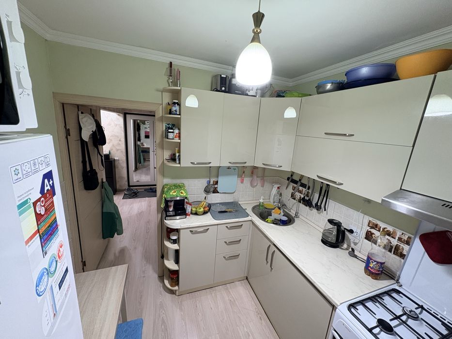 Продам  2 ком 43 кв 8 мкр дом 16 / 37 млн