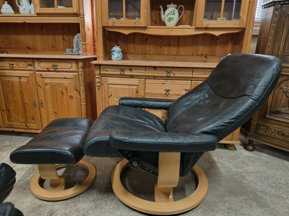 Relax кресло с отоманка от естествена кожа