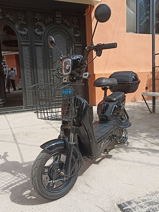 Yangi Moped sotiladi