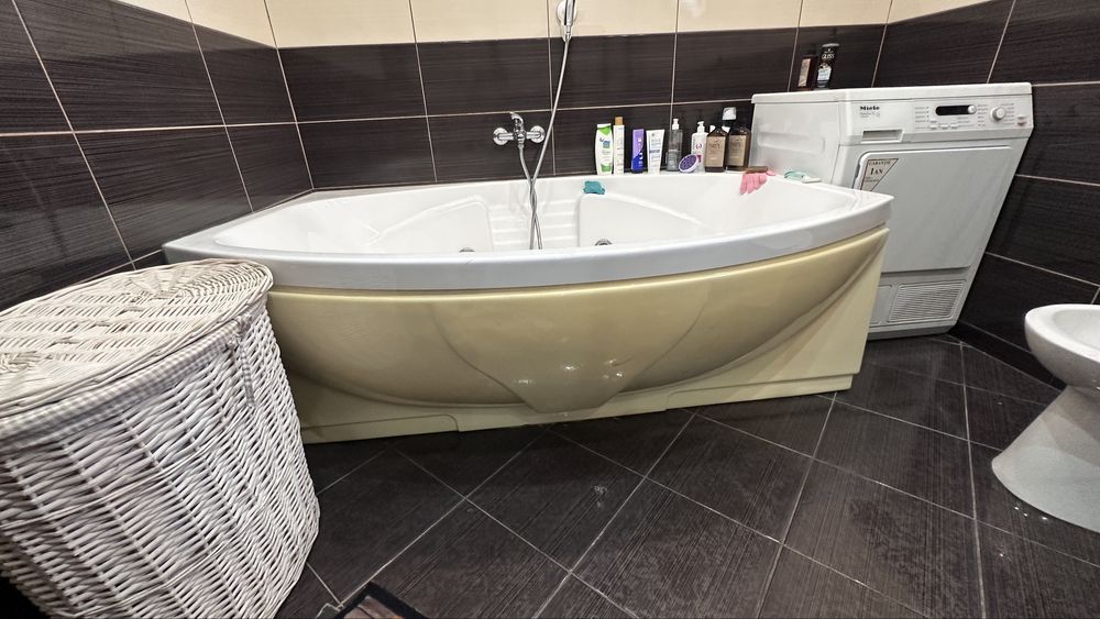 Cadă statioasa Jacuzzi