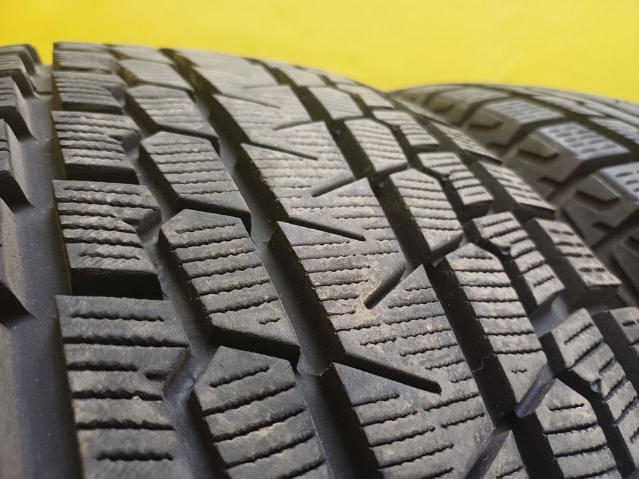 Шины 225/65 R17 YOKOHAMA комплект.