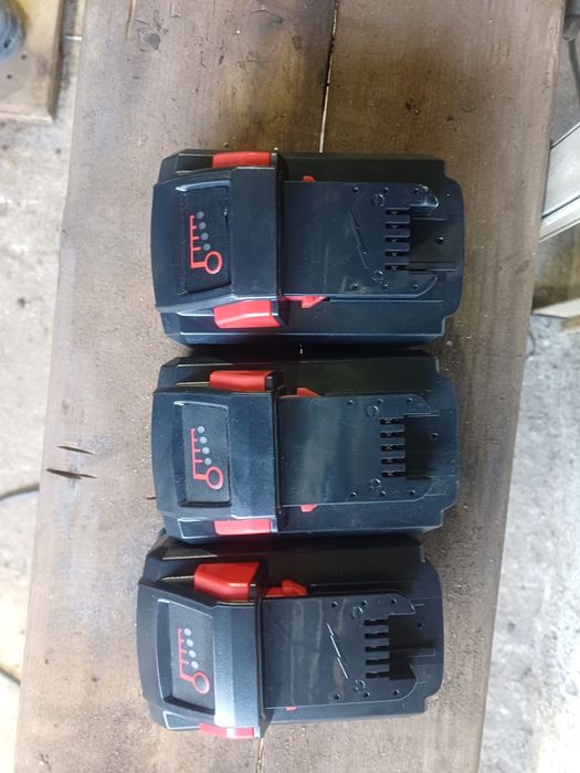 Vand acumulator milwaukee m18 de 10 ah cu celule lg