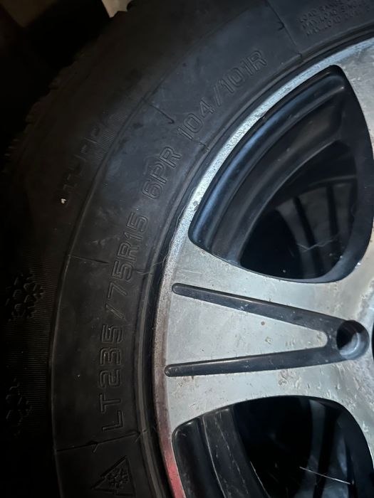 Продам диски с резиной зима