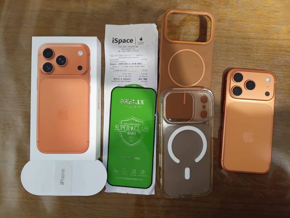 Смартфон Apple iPhone 17 Pro 12 ГБ/256 ГБ оранжевый
