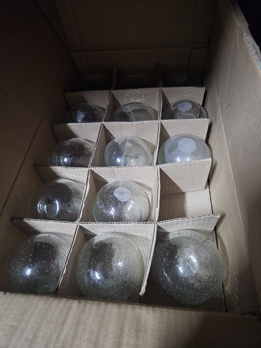 Globuri ornamentale din sticla turnata