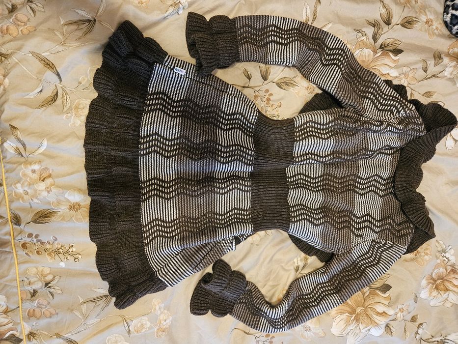 Дамски плетени жилетки в черно и в кафяво