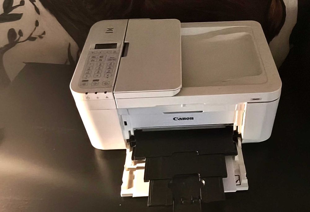 Vând Imprimanta color cu scaner Canon