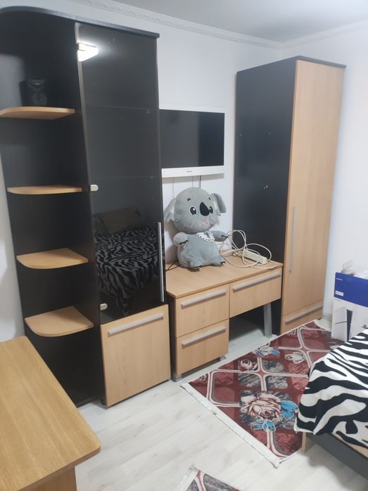 Închiriez o camera La curte