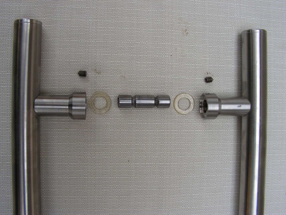 Двустранна дръжка за бутане – дърпане на стъклена или плътна врата.