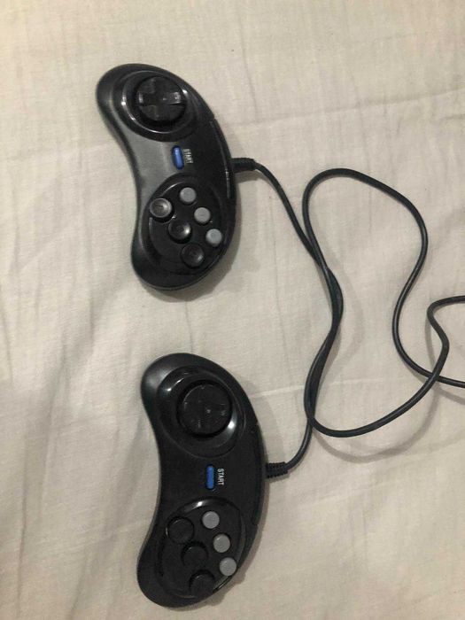 Sega Mega Drive 2 cu manete