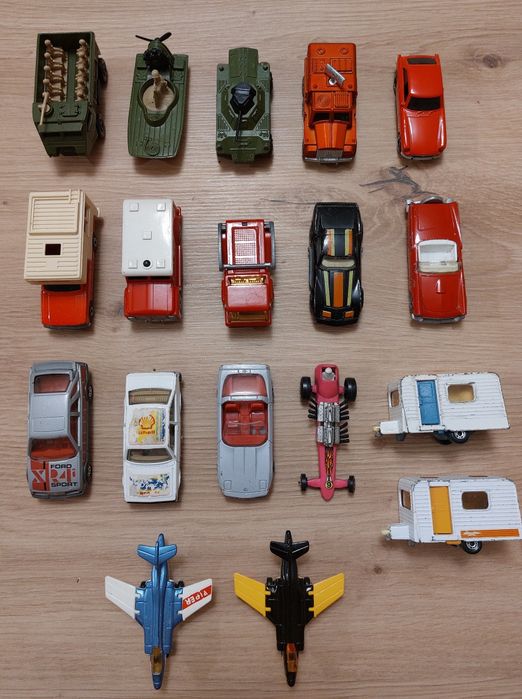 Модели на колички мачбокс 
matchbox Made in England