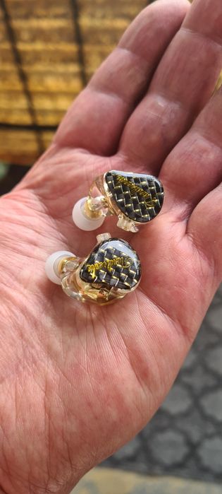 Продам качественные,  мощные наушники