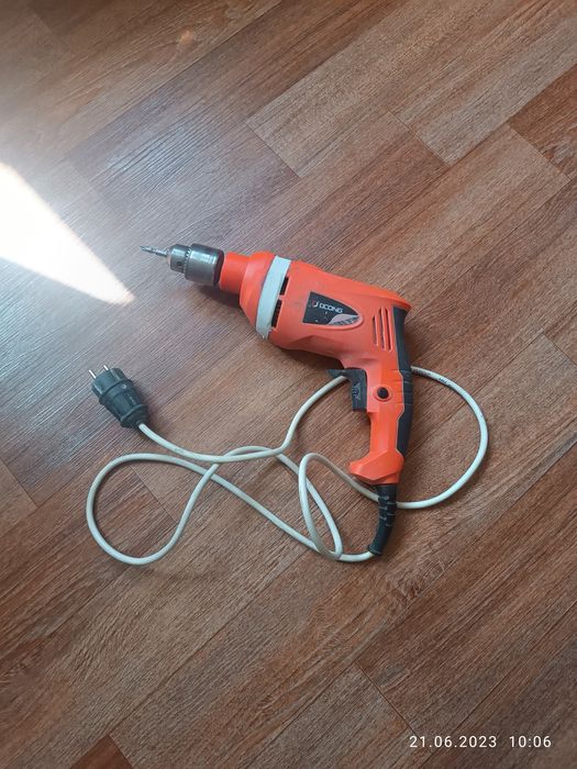 Продаётся дрель 810 Вт dekong