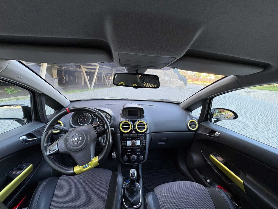 Opel Corsa D OPC 220 cai
