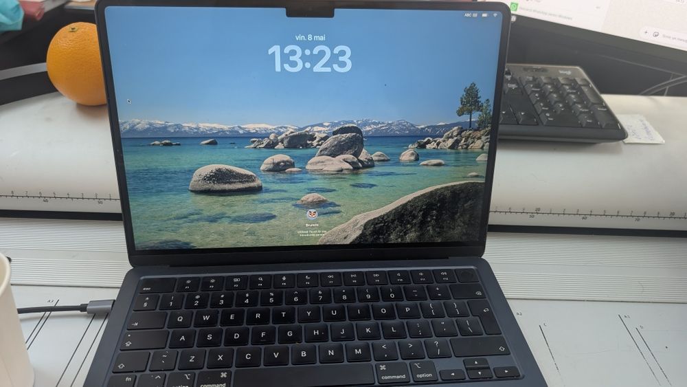 Macbook 13 M3 16gb ram 100%