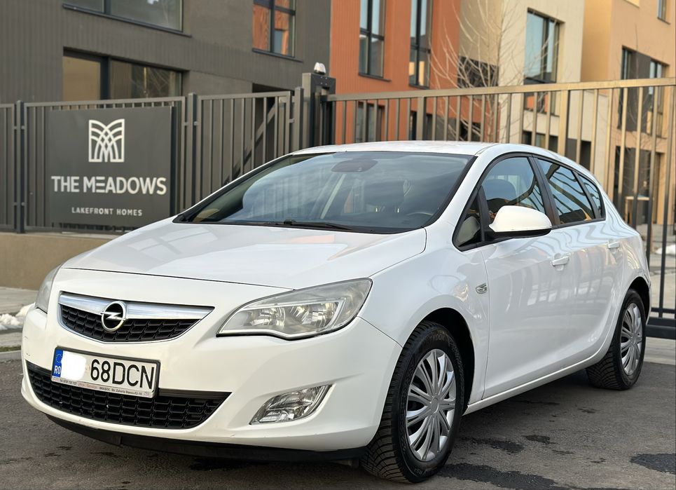 Opel Astra J Hatchback/ 1.7CDTI//6+1Trepte 2010/Euro5/anvelope Noi/ Climatronitc/Foarte intretinut