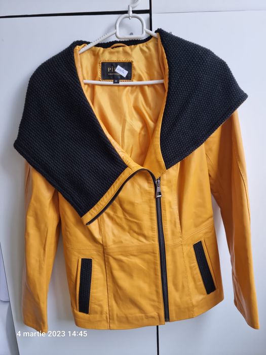 Geaca de piele cu gluga