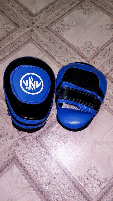 Лапы боксёрские.