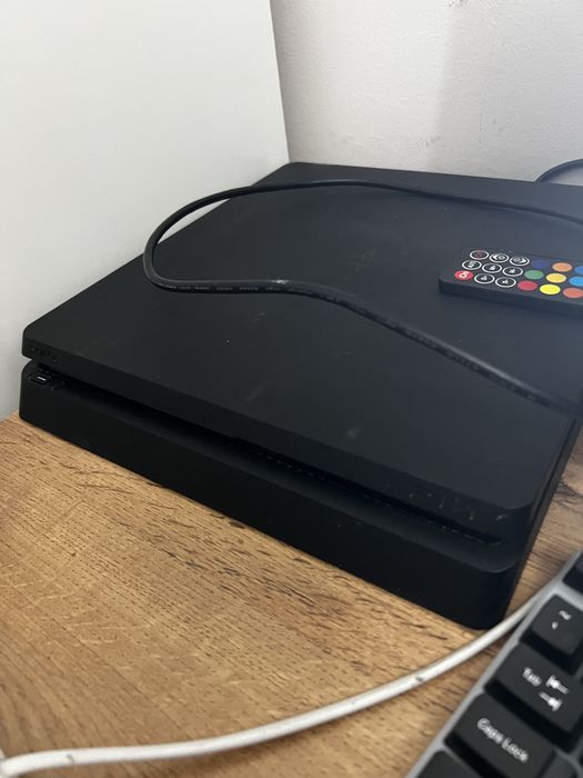Playstation 4 Slim PS4