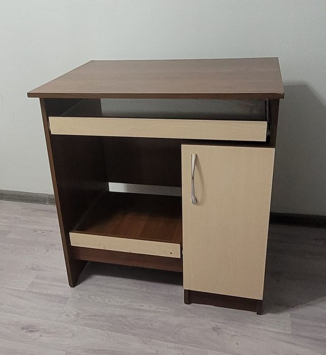 Компьютерный стол отличный