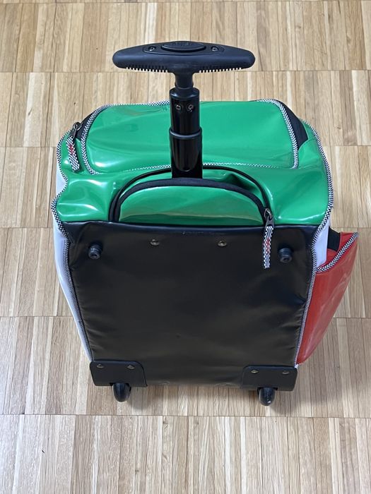 Troler Ferrari cu roșu , alb și verde , voiaj de 47 cm h