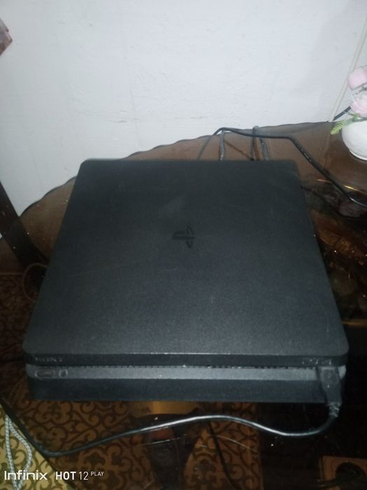 Продам Playstation 4 slim 1tb