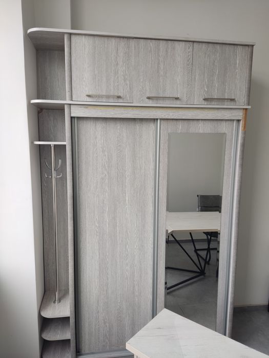 Aiko Шкаф-купе в прихожую с зеркалом и антресолью. Отличное состояние