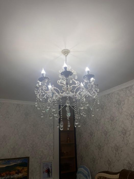 Роскошная хрустальная люстра в классическом стиле