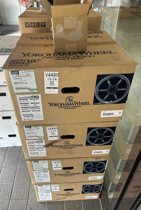 Комплект джанти Advan Racing R6 18x9.5 +29 5x114.3 Titanium Black