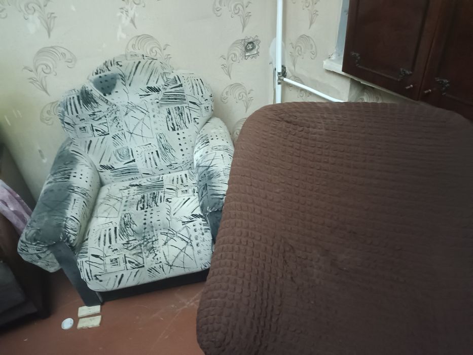 продам кресла и маленький диван
