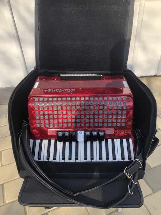 Acordeon Startone 72 basi