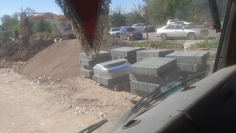 Поребрик, бордюр