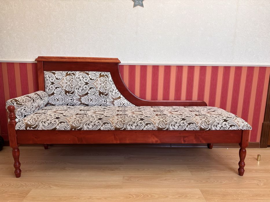 Диван ручной работы