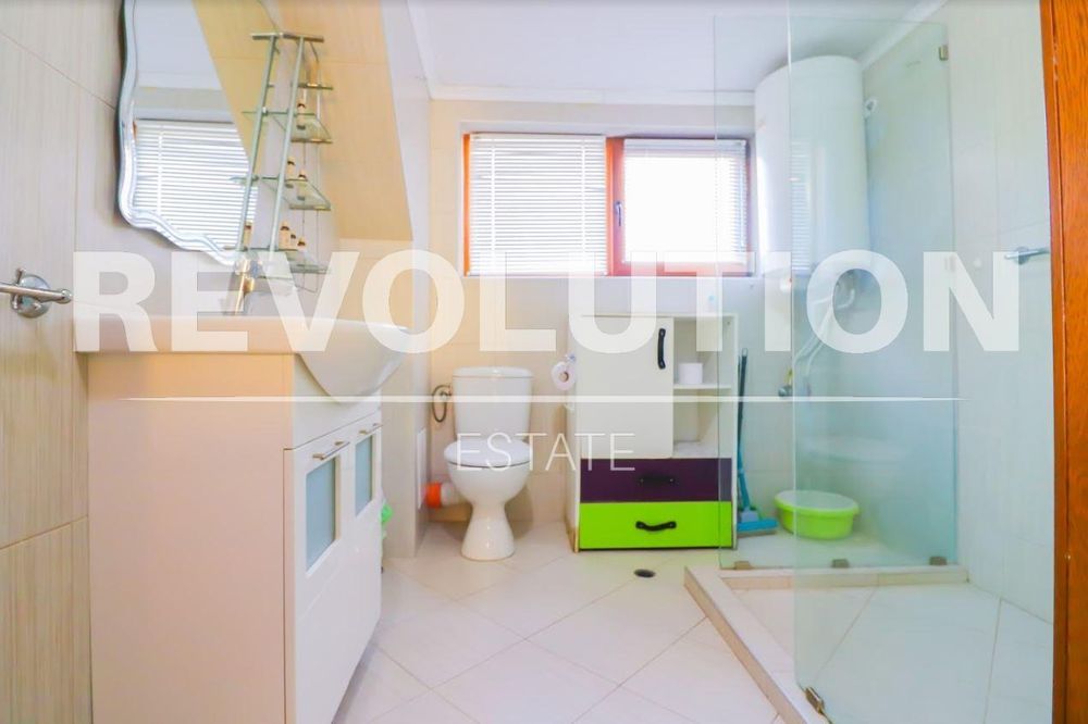 Дава се под наем Четиристаен апартамент в Варна, Център - 120 кв.м за 1196.97 € - Снимка #4