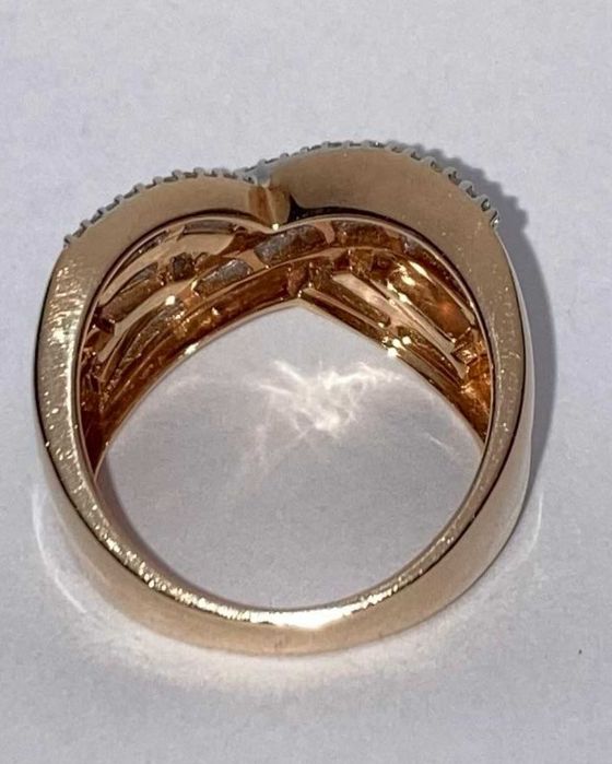 Inel superb din aur galben/alb 14 k+ 220 briliante/ baghete = 2ct, Swung design
