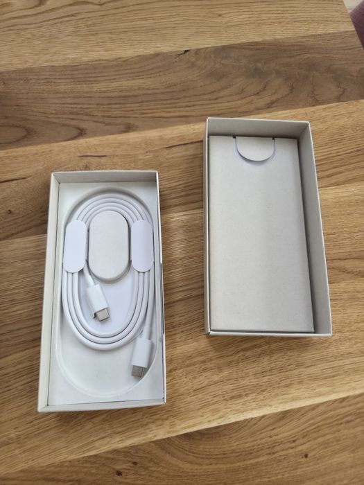 Vând Google Pixel 10a 128GB + Husă Originală Google (Fog)
