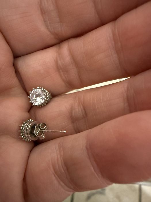 Сребърни обеци с камък