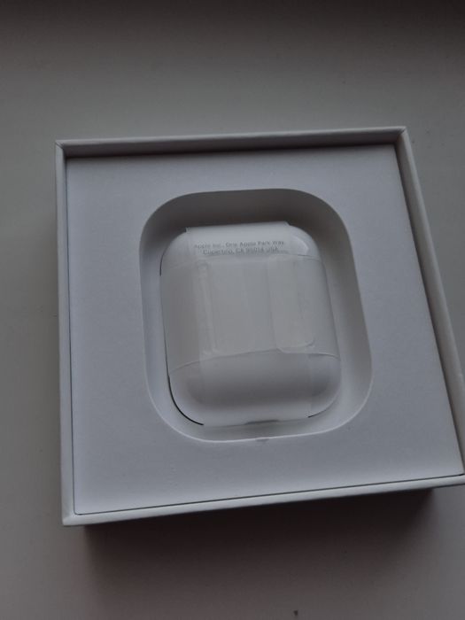 AirPods наушники