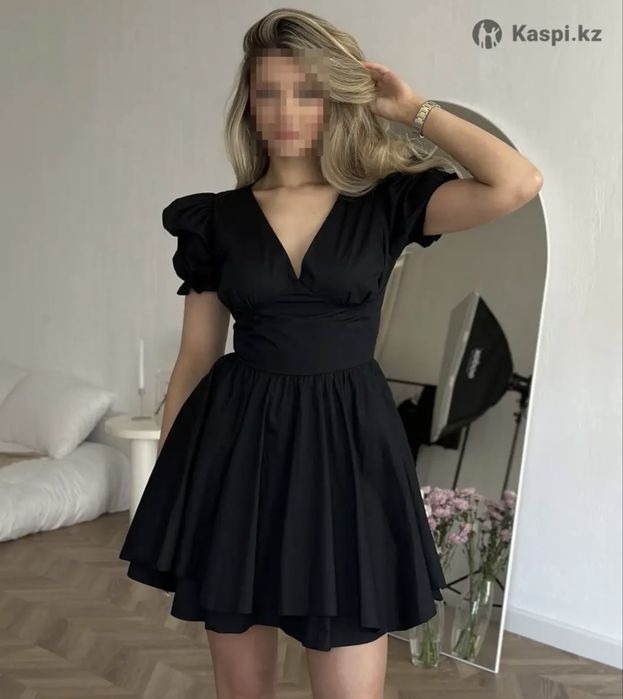 Черное короткое платье