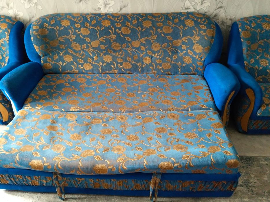Продам диван и кресла