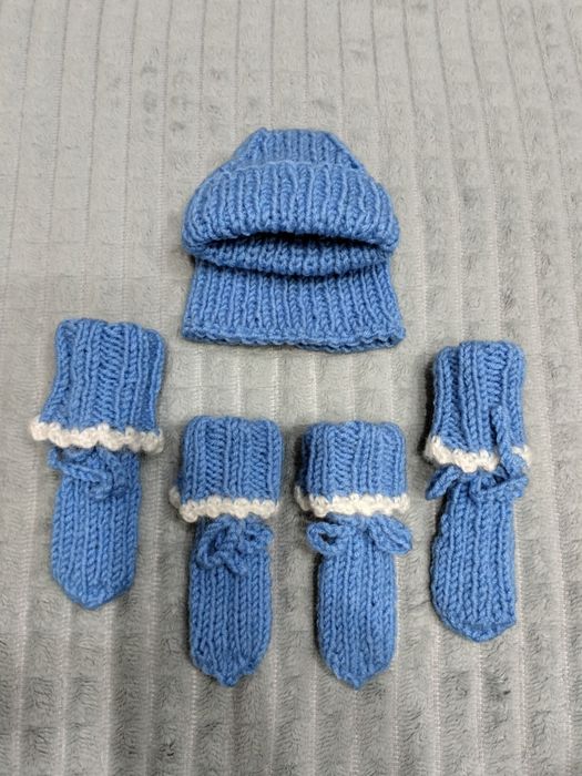 Продам вязаный комплект для маленьких собачек