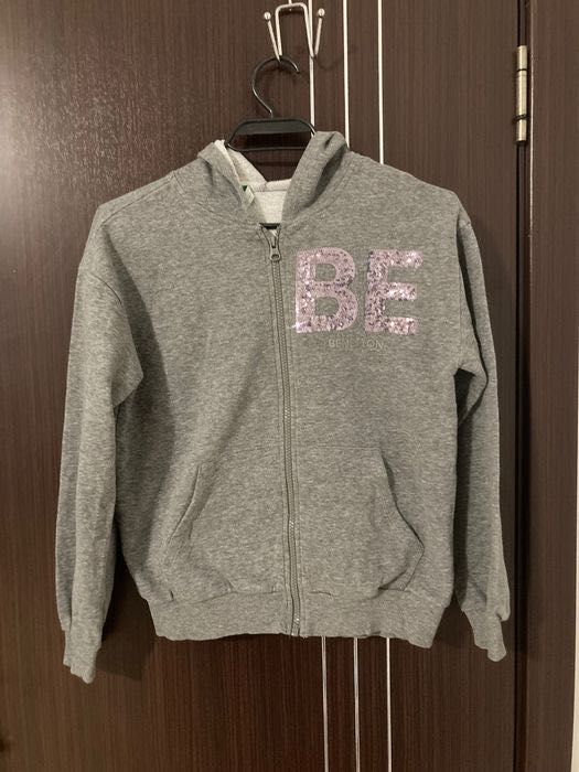 Суичър на марката BENETTON