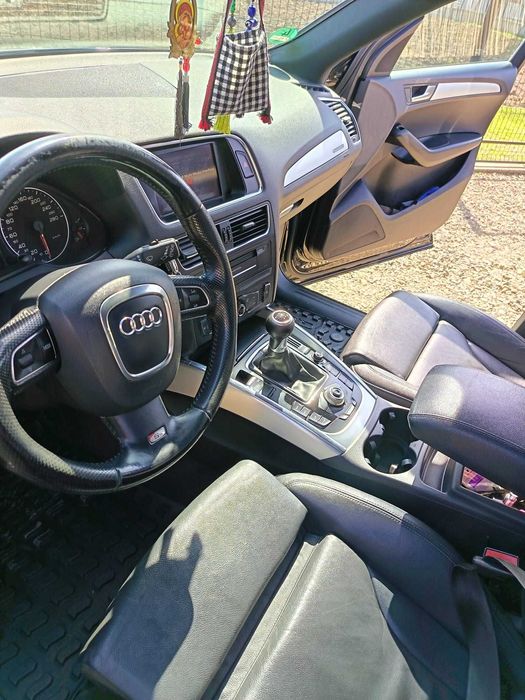 Audi Q5 an 2011 motor 2.0 170 c.p. manual înmatriculată România