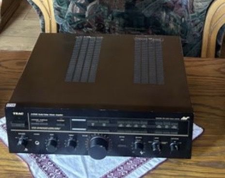 Vand amplificator Teac 2x110w