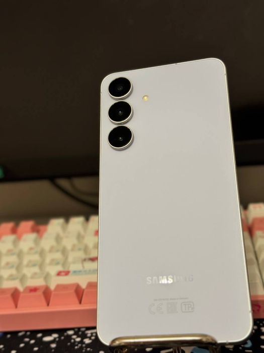 Samsung S25 FE телефон