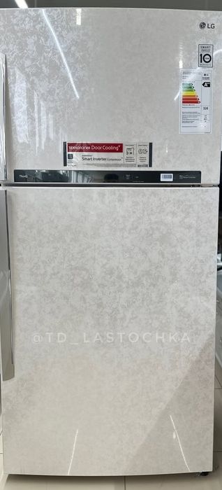 Холодильник современный, прекрасного дизайна