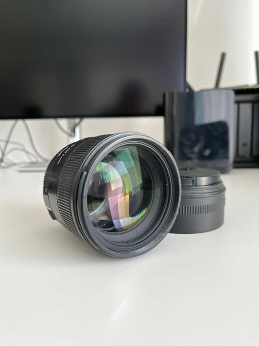 Vand obiectiv Sigma 85mm 1.4 cu montura Canon
